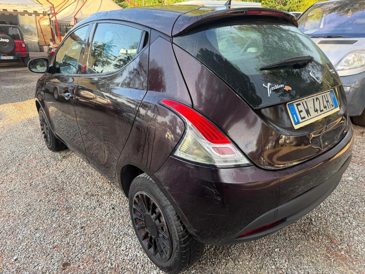 Lancia Ypsilon 0.9 TwinAir 85 CV 5 porte Metano Ecochic Elefantino