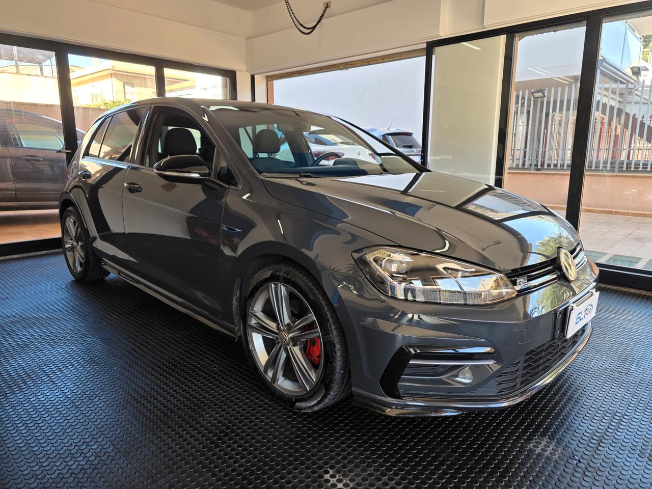 Volkswagen Golf 7.5 R-Line 1.6tdi VIRTUAL FARI LED