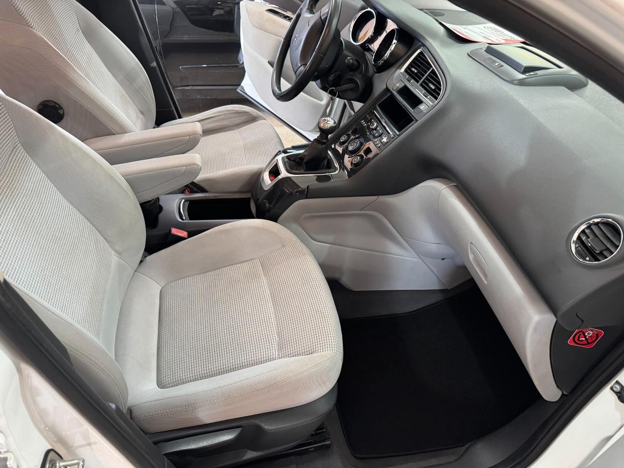 Peugeot 5008 1.6 HDi 110CV Premium NAVIGATORE