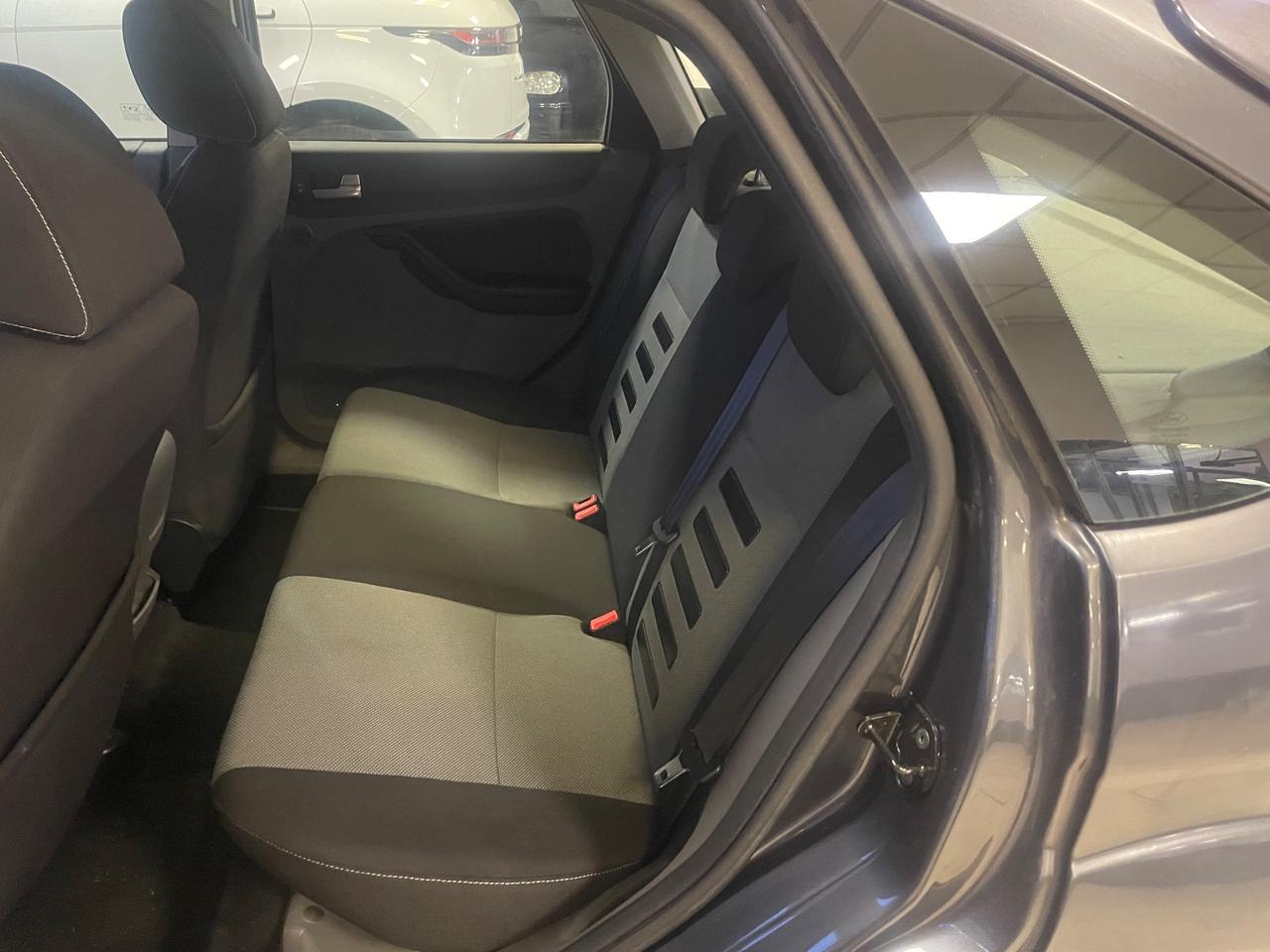 Ford Focus 1.6 (100CV) 5p. GHIA - Nessun vincolo -