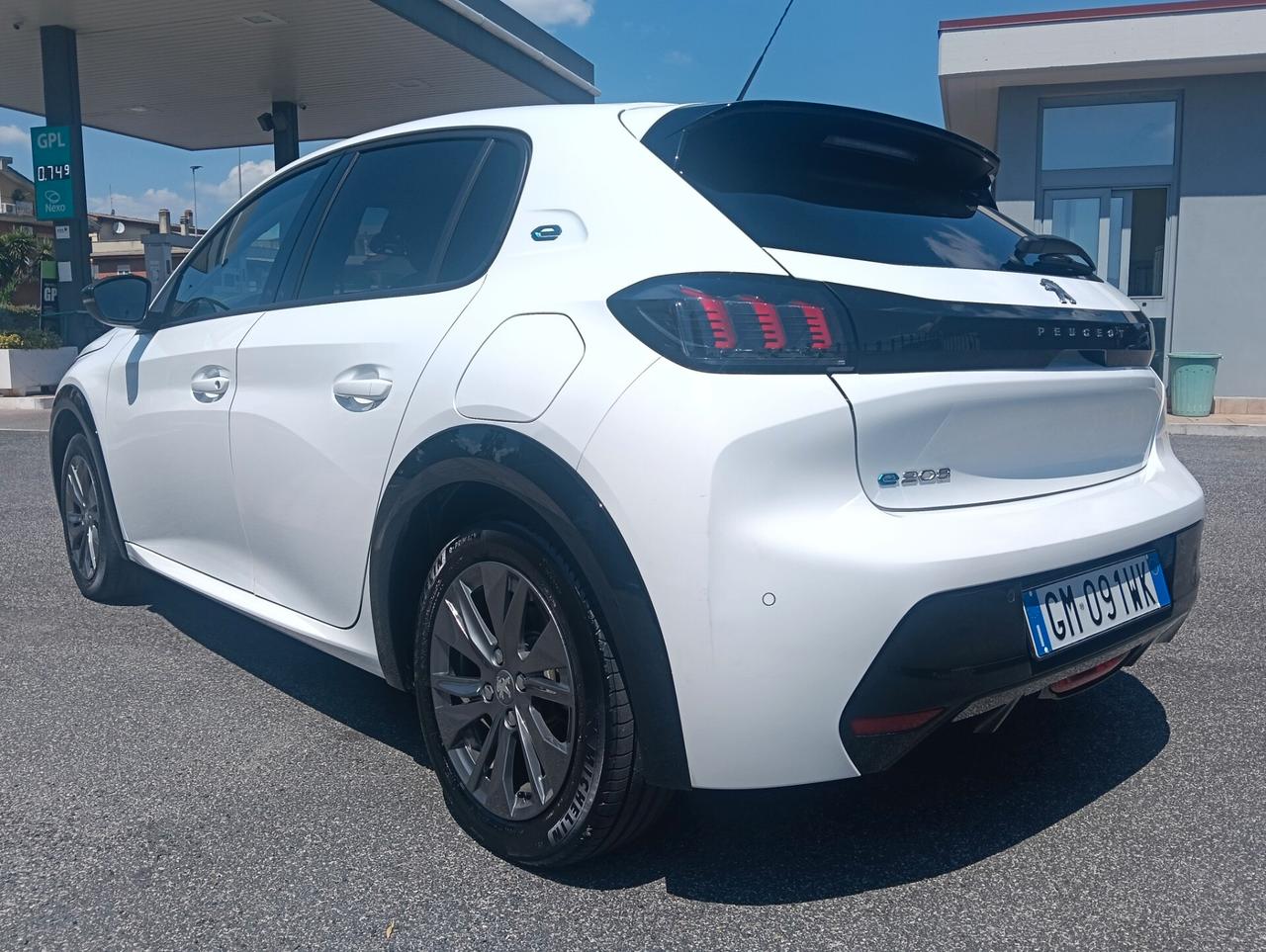 Peugeot 208 motore elettrico 136 CV 5 porte Allure Pack