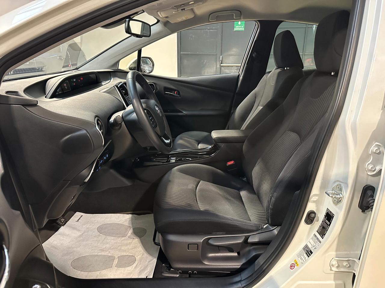 Toyota Prius 1.8 AWD Lounge