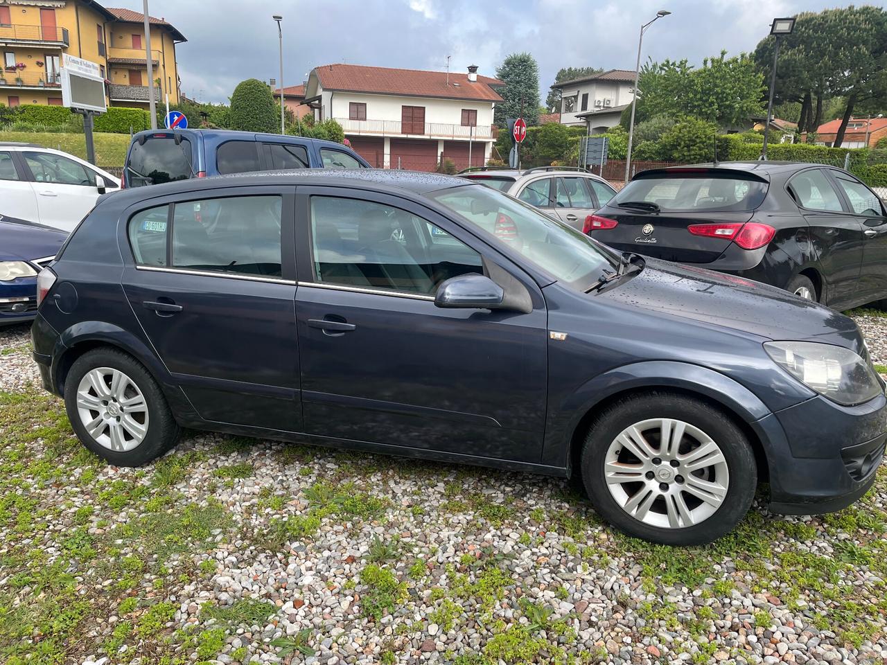 Opel Astra 1.6 16V VVT 5 porte Easytronic Cosmo Si Permuta