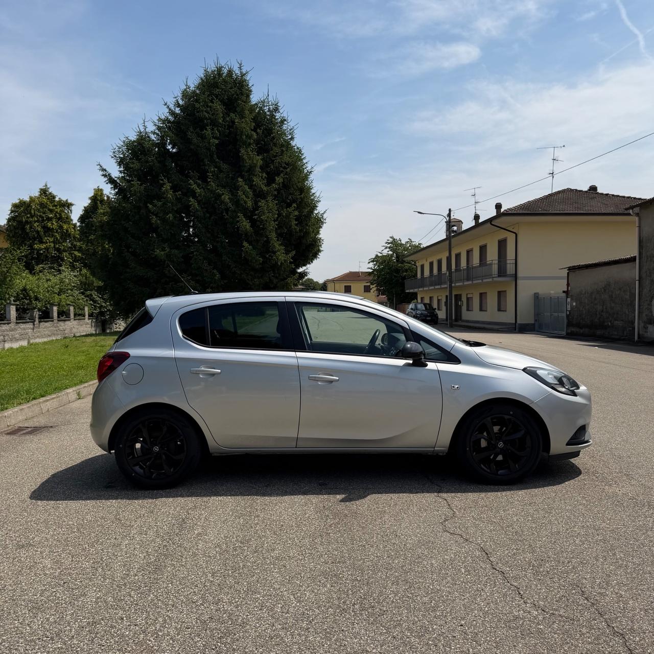 Opel Corsa 1.2 5 porte b-Color