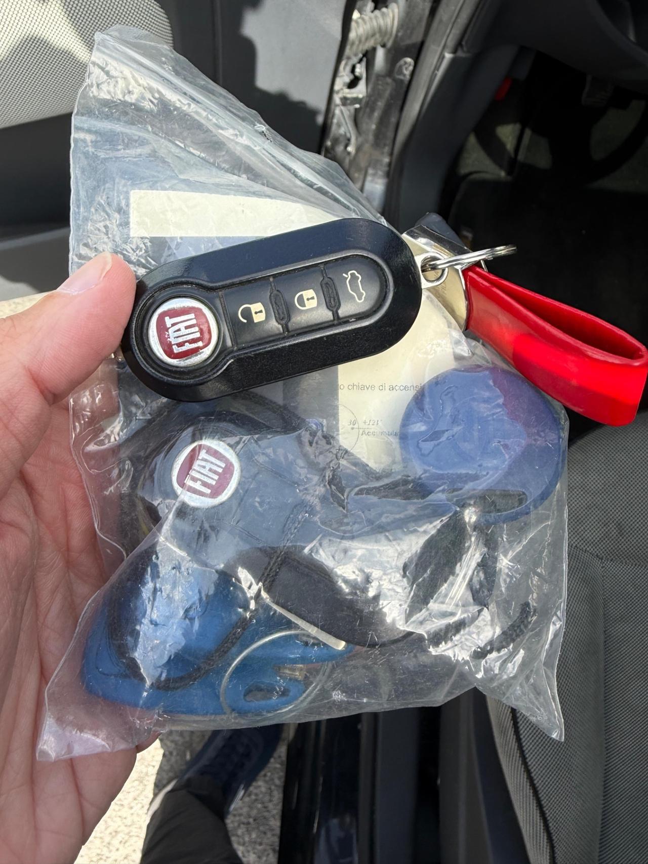 Fiat 500 1.2 lounge tetto cerchi comandi volante pelle