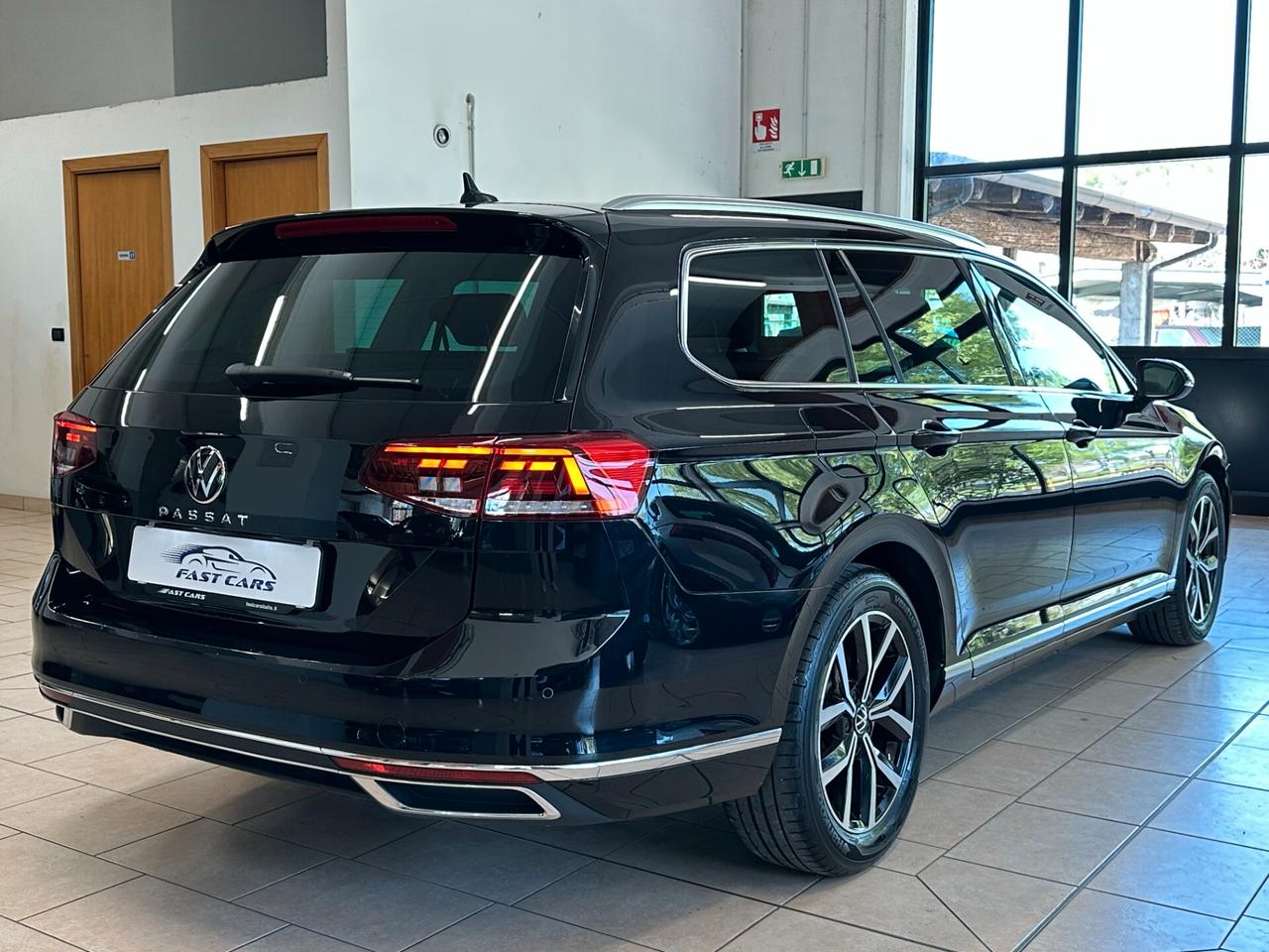 VOLKSWAGEN PASSAT VARIANT 2.0 TDI DSG ELEGANCE 150CV *CARPLAY*ACC*LED*