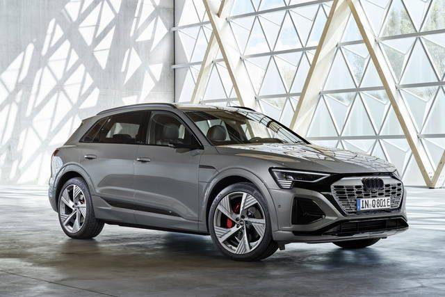 AUDI SQ8 e-tron sport attitude