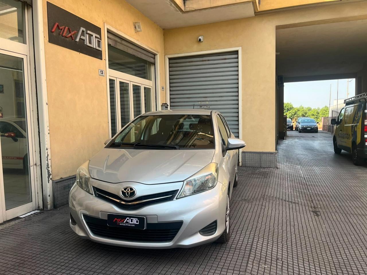 Toyota Yaris 1.0 5 porte Lounge *NEOPATENTATI*