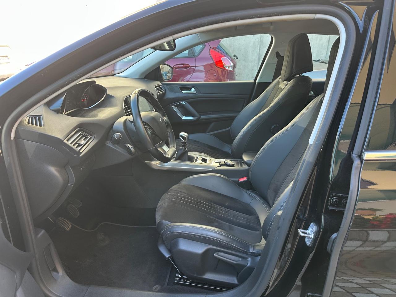 Peugeot 308 1.2 Turbo 130 S&S Allure - solo 49000 km !!!