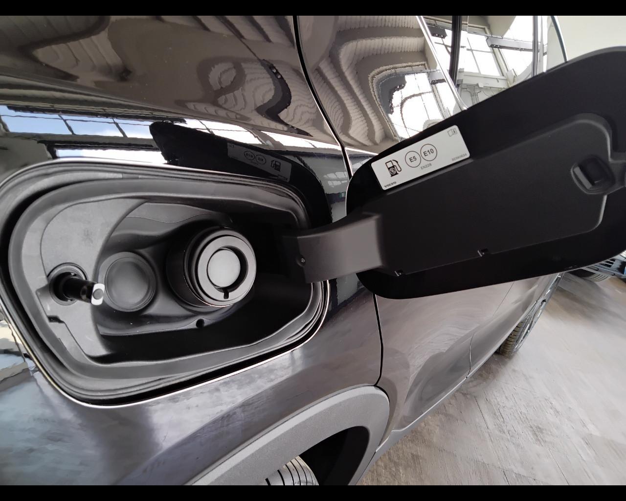 VOLVO XC40 2023 - XC40 2.0 b3 Plus Black Edition auto
