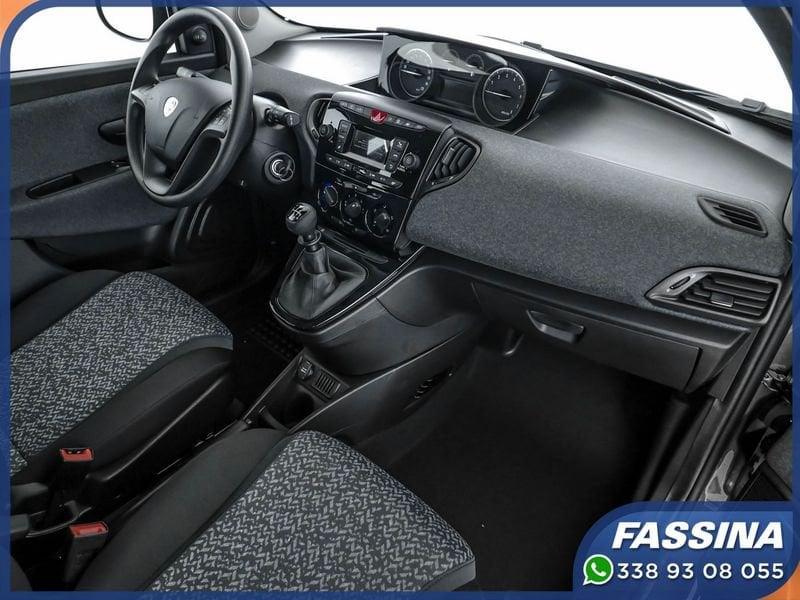 Lancia Ypsilon 1.0 FireFly 5 porte S&S Hybrid Silver