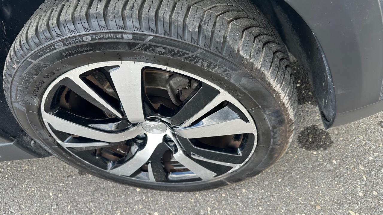 Peugeot 2008 BlueHDi 100 S&S Allure