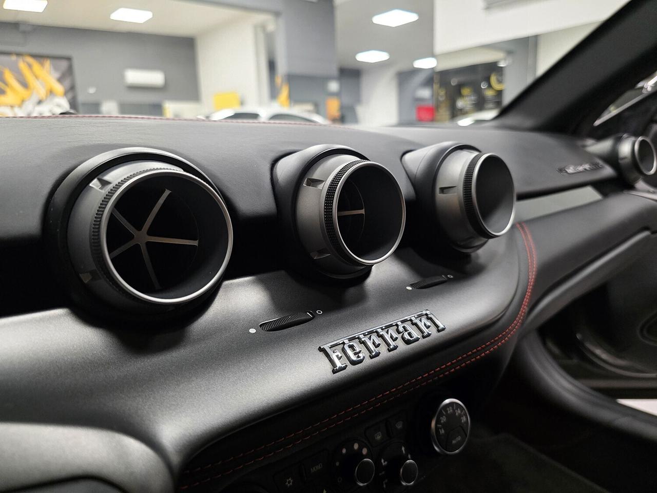 Ferrari F12 Berlinetta 6.3 740CV V12 SERVICE BOOK FERRARI COMPLETO_ APPENA TAGLIANDATA 08\26 _ KM CERTIFICATI _ CARBONIO _ SEDILI DAYTONA _ GARANZIA 12 MESI