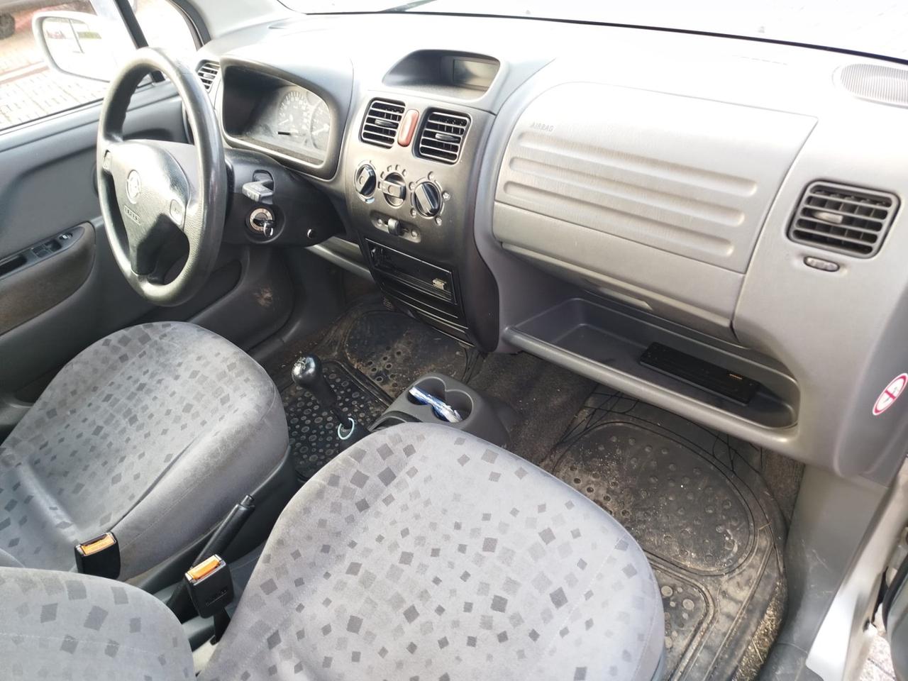Opel Agila 1.2 16V Comfort