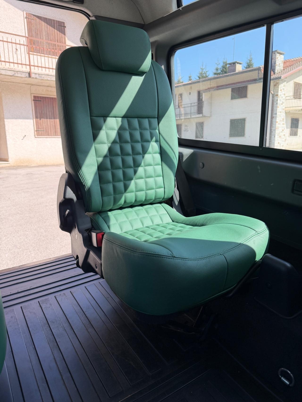 Land Rover Defender 90 2.4 TD4 Station Wagon SE