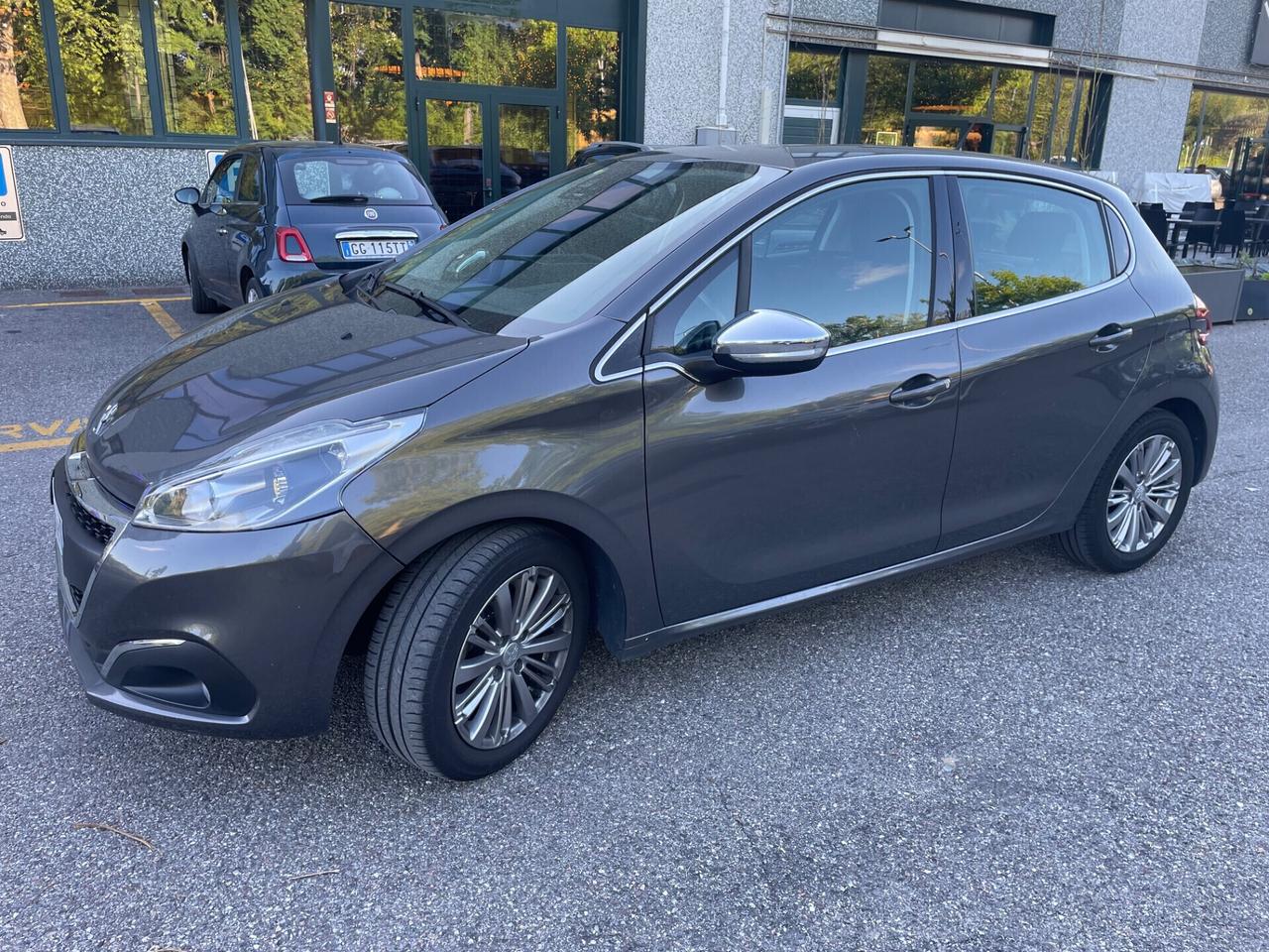 Peugeot 208 PureTech 82 5 porte Allure*solo 40000km*NAVI*NEOPATENTATI