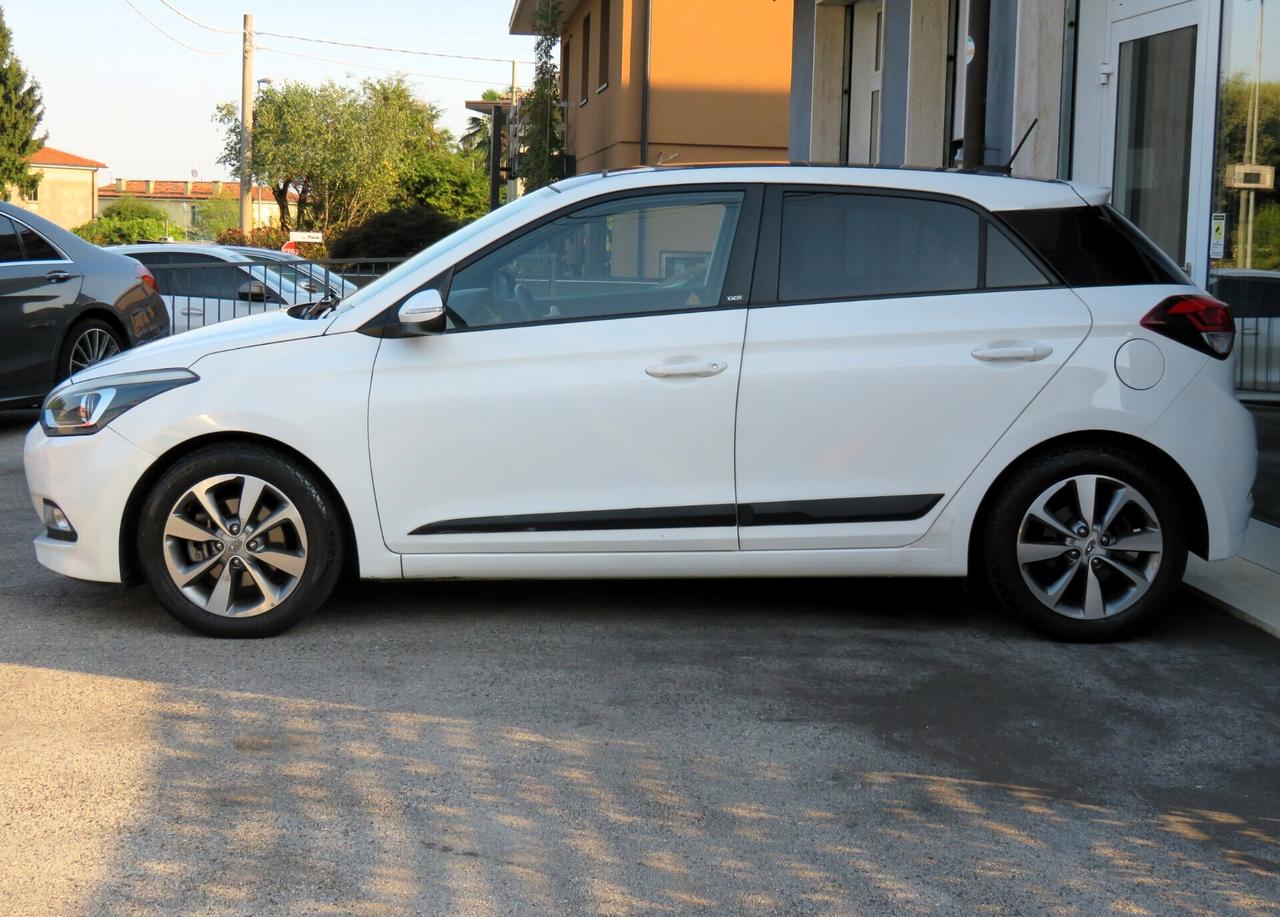 Hyundai i20 1.1 CRDi - PANORAMA - NEOPATENTATI