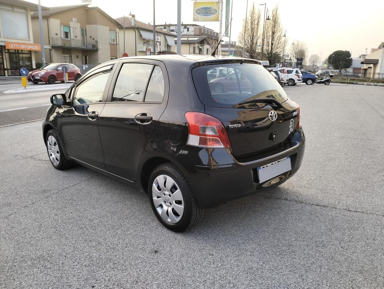 Toyota Yaris 1.0 5 porte Sol