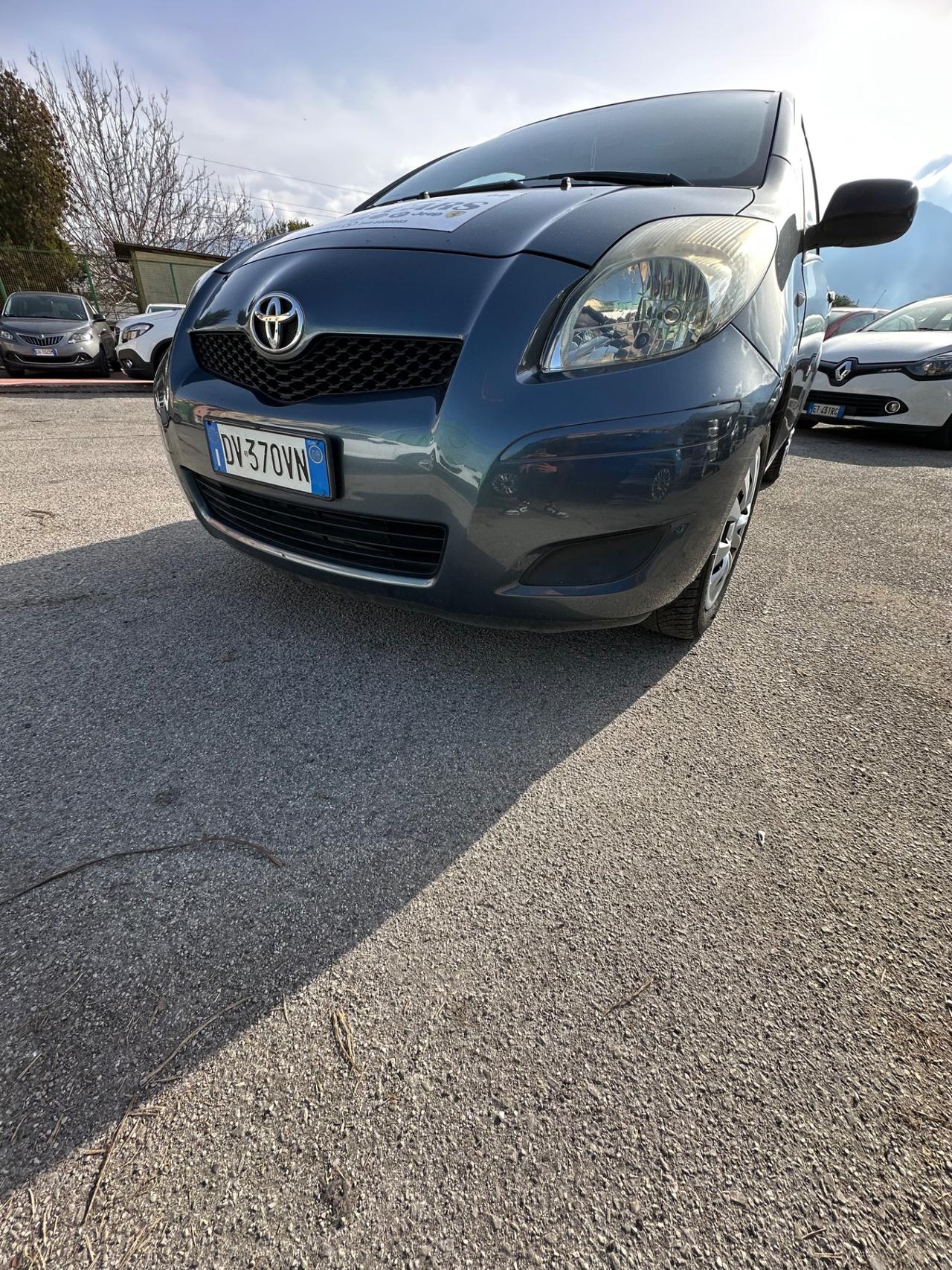 Toyota Yaris 1.0 5 porte Luxury pack