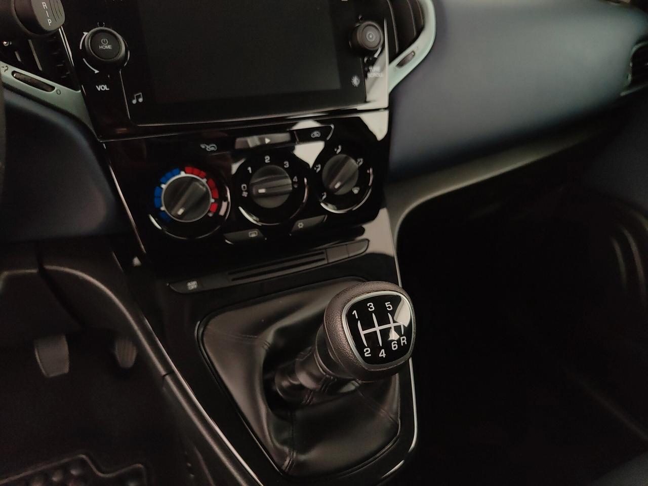 Lancia Ypsilon 1.0 FireFly 5 porte S&S Hybrid Platino