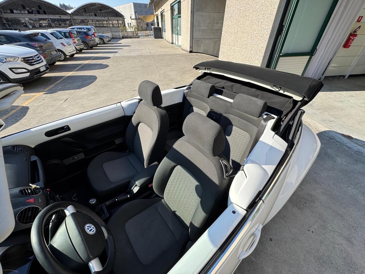 Volkswagen New Beetle 1.4 Cabrio