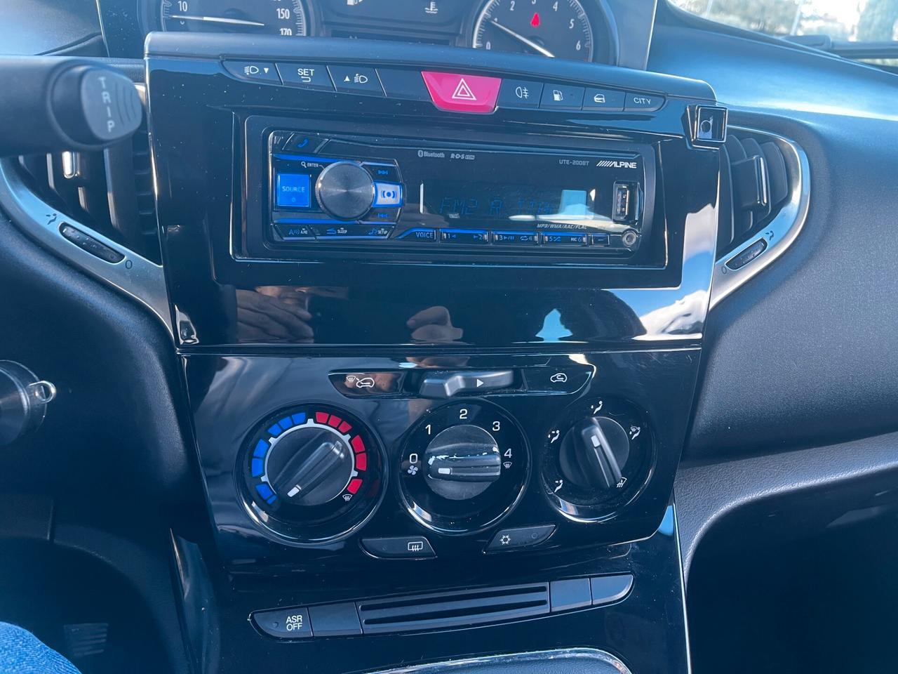 Lancia Ypsilon 1.2 69 CV 5 porte GPL Ecochic Silver