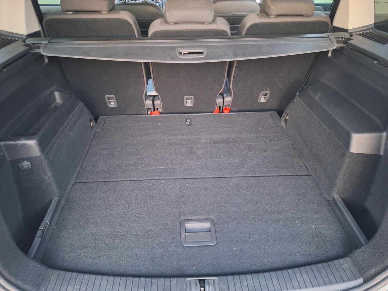 Volkswagen Touran 2.0 TDI 150cv Business NAV+RETROCAM. 2019