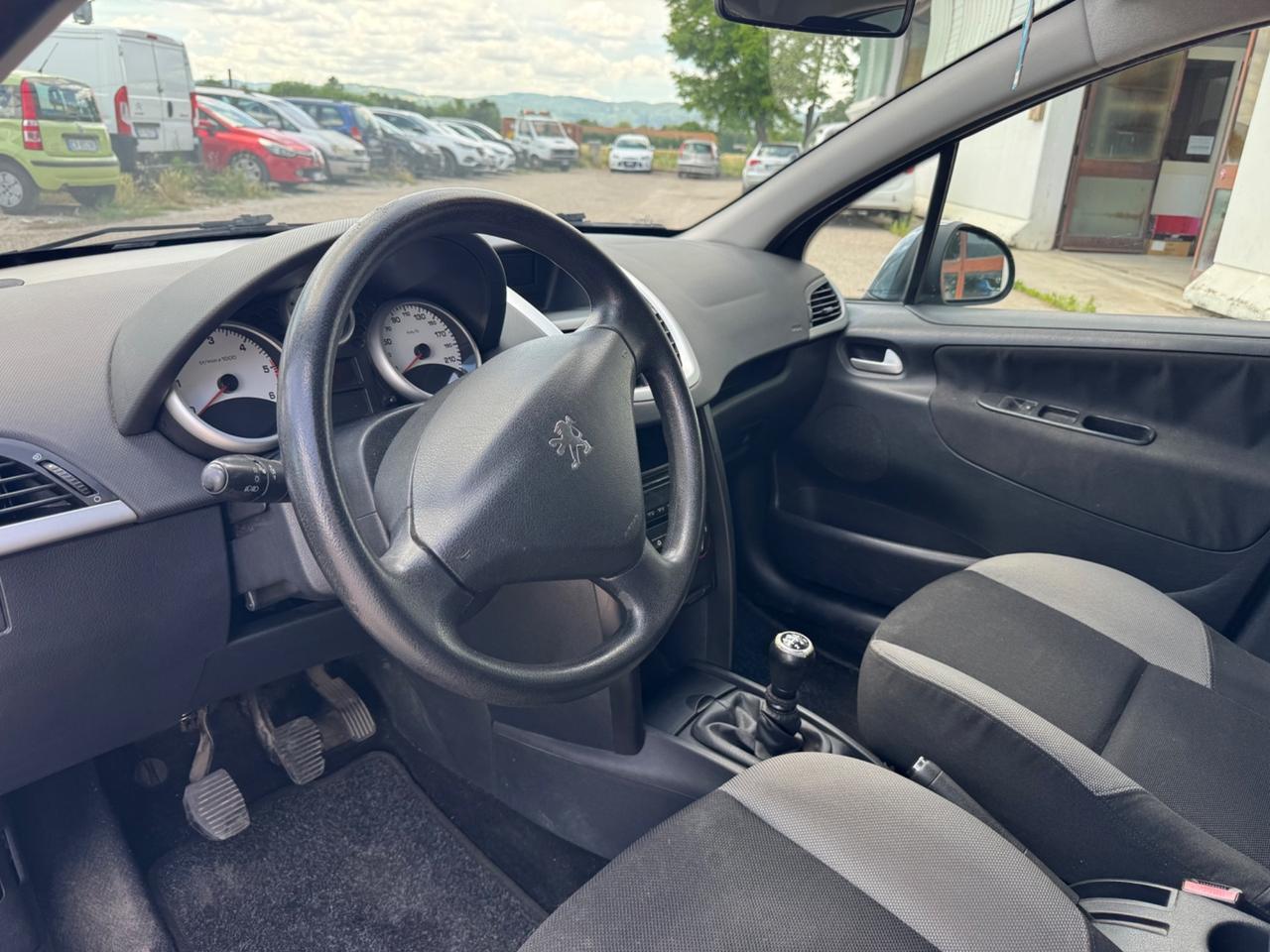 Peugeot 207 1.4 HDi 70CV 5p. ONE Line