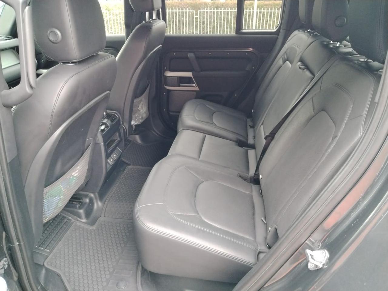 Land Rover Defender SE D 200 MHEV
