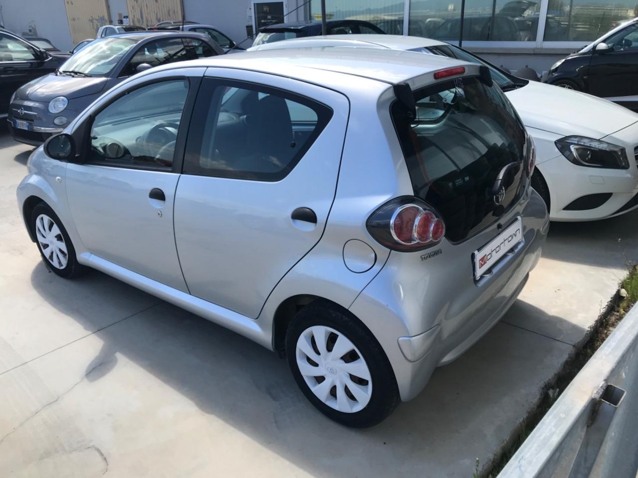 Toyota Aygo 1.0 12V VVT-i 5 porte Active Connect
