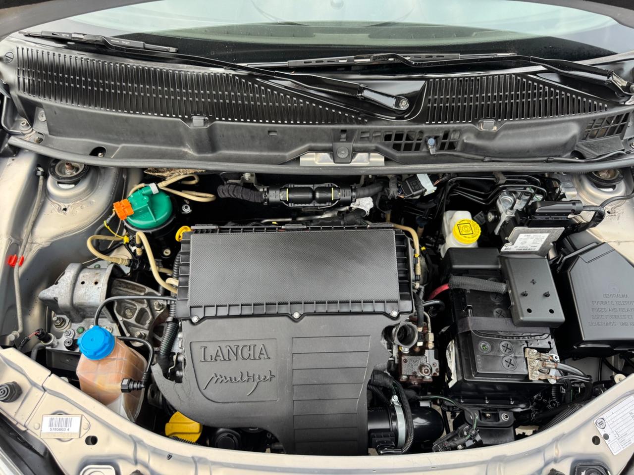 Lancia Ypsilon 1.3 MJT 90 CV ORO