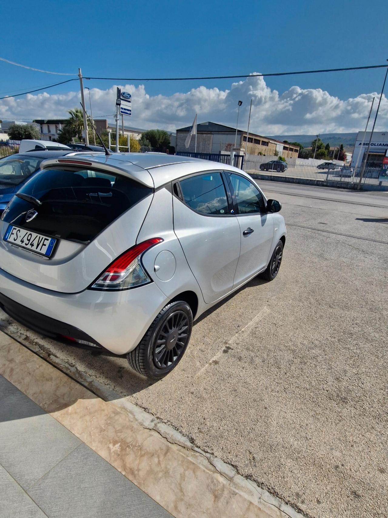 Lancia Ypsilon 1.2 69 CV 5 porte Elefantino Blu