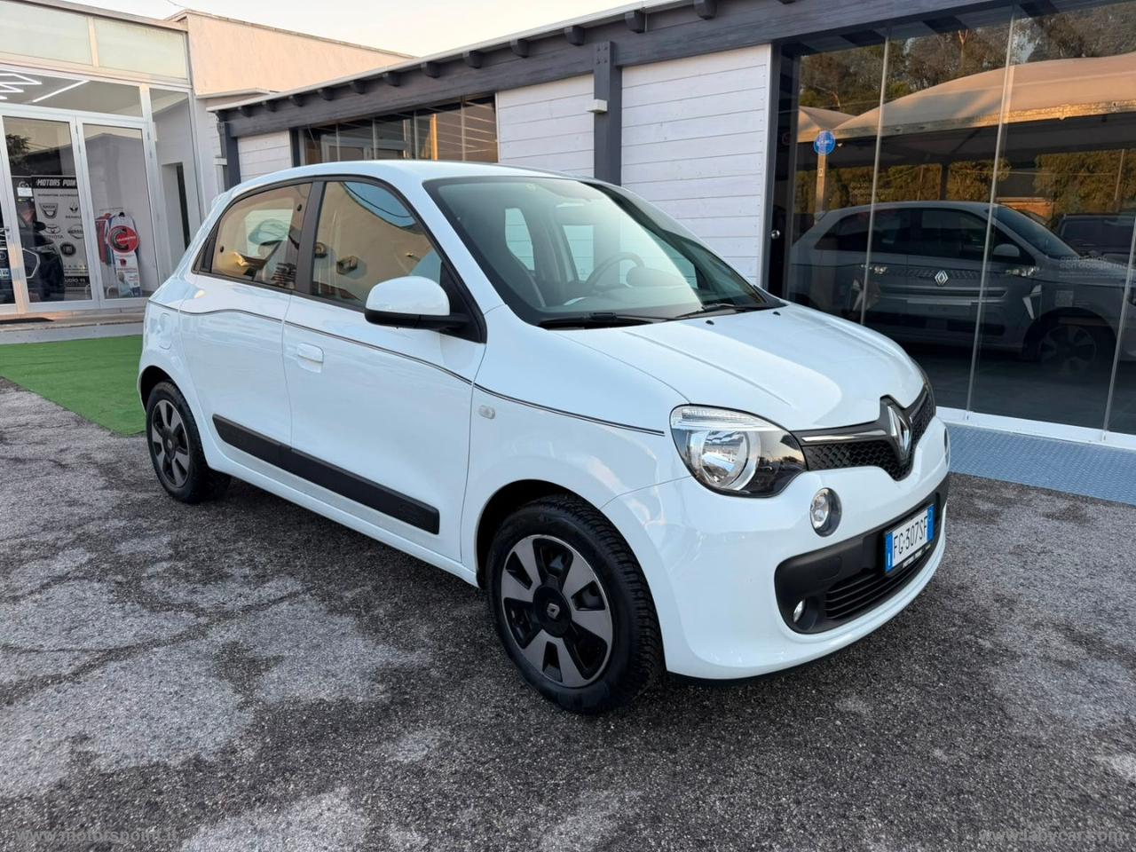 RENAULT Twingo SCe Lovely