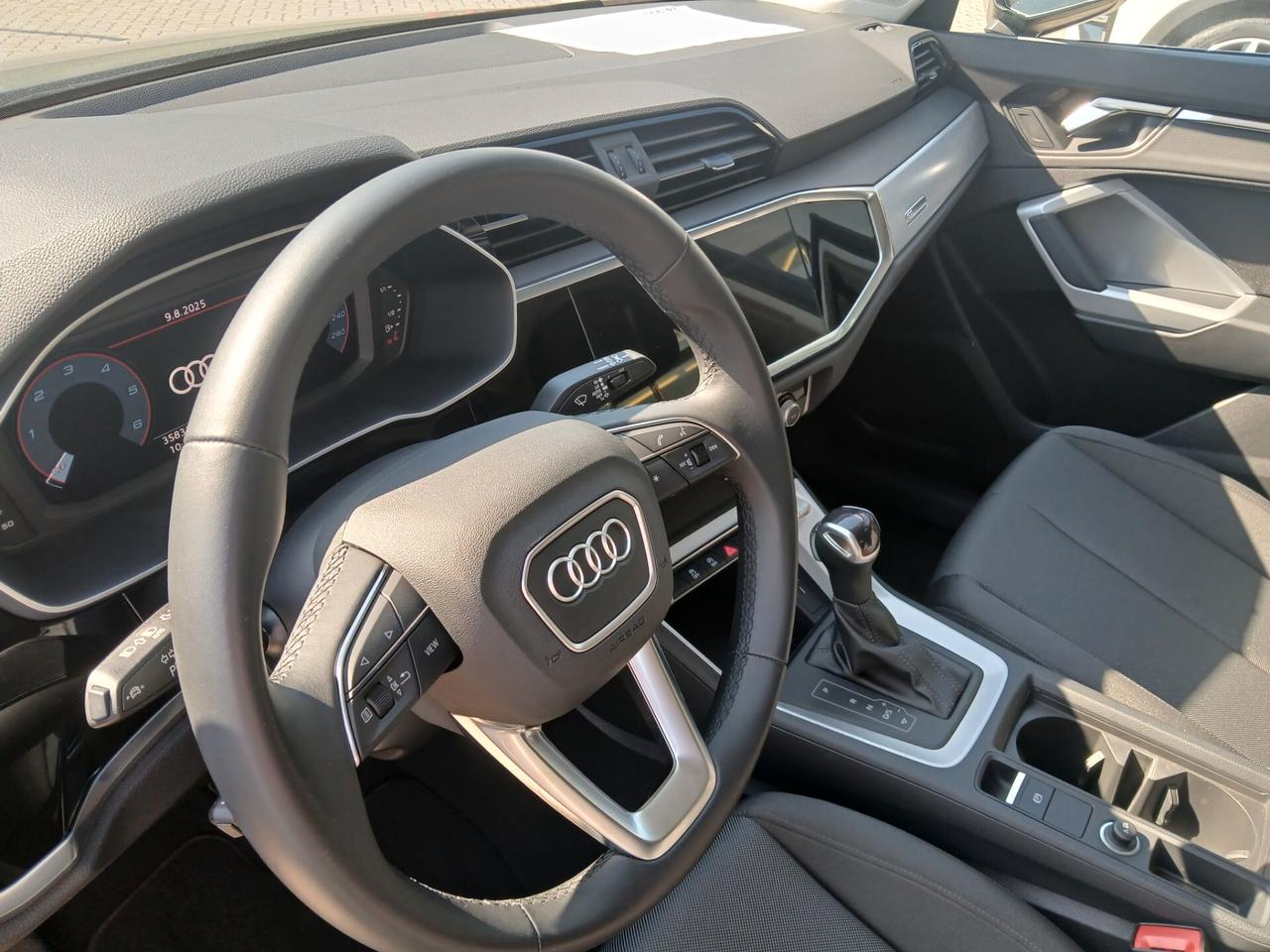 Audi Q3 35 TDI S tronic Business