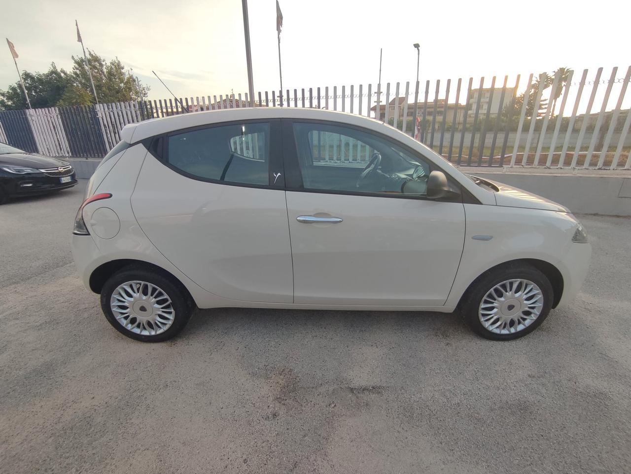 Lancia Ypsilon 1.3 MJT 16V 95 CV 5 porte S&S Silver