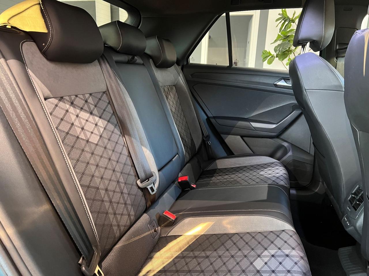 VOLKSWAGEN T-Roc 2022 1.5 tsi R-Line dsg - PARI AL NUOVO!