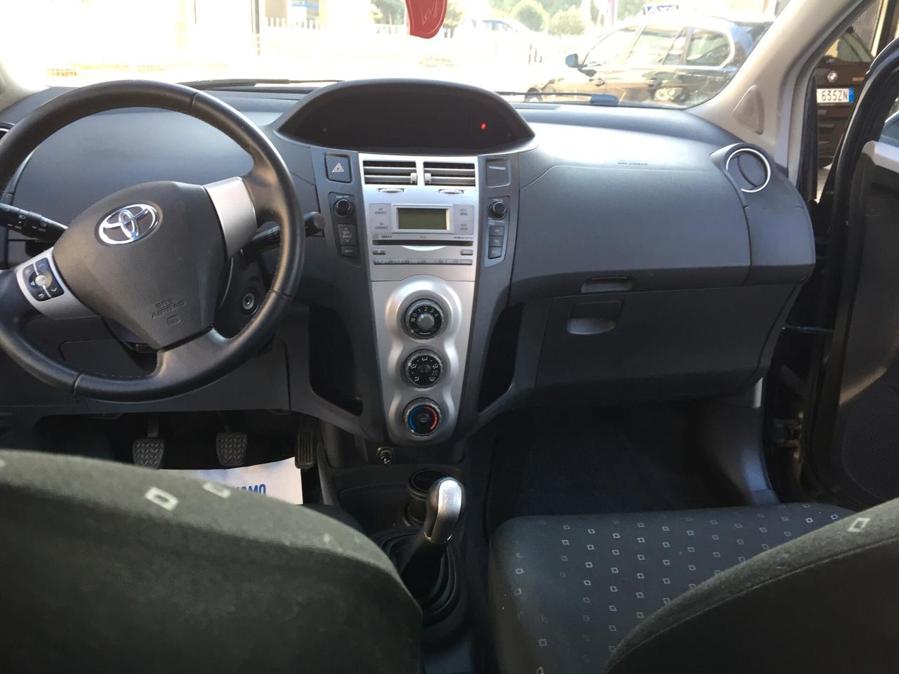 Toyota Yaris 1.0 5 porte Sol X NEOPATENTATI