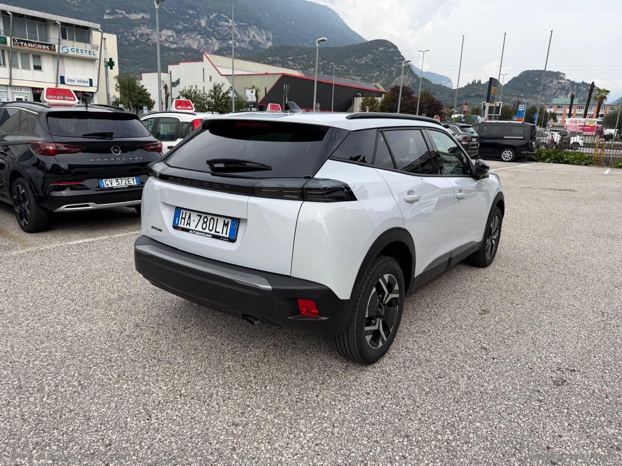 PEUGEOT 2008 PureTech 100 S&S Allure