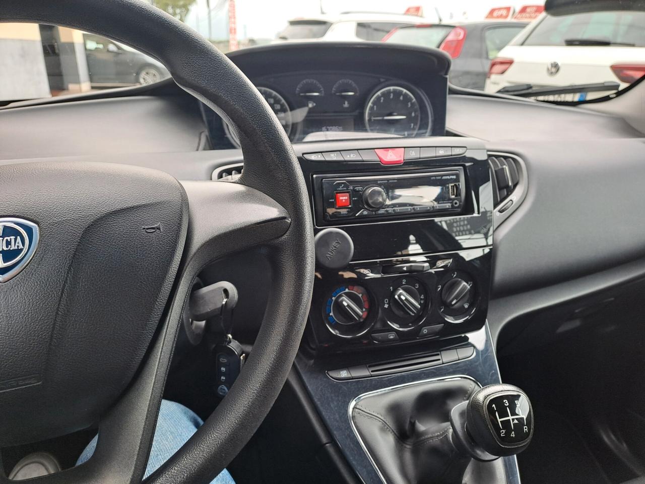 Lancia Ypsilon 1.2 69CV - OK NEOPATENTATI