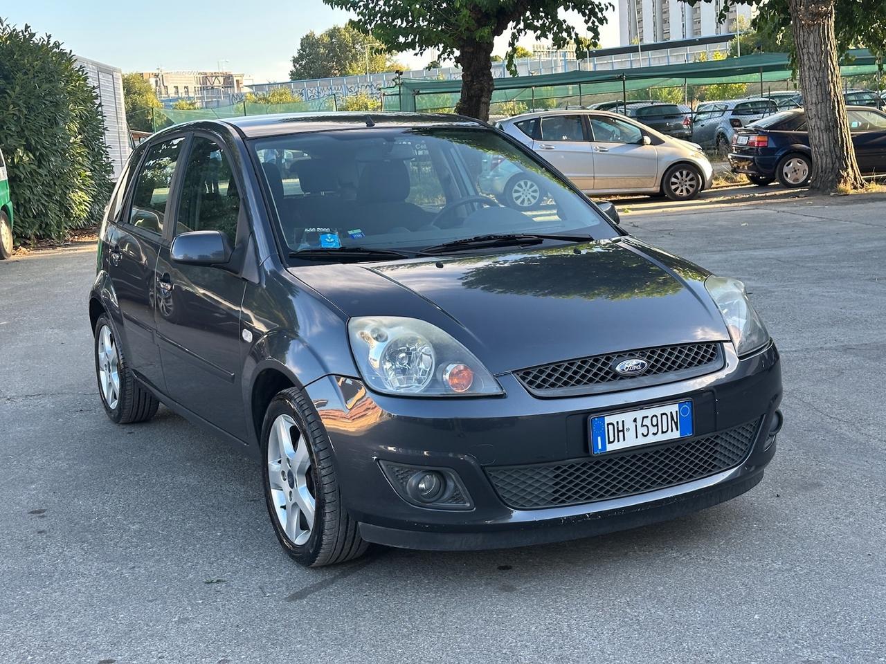 Ford Fiesta 1.2 16V 5p. Ghia X Neopatentati