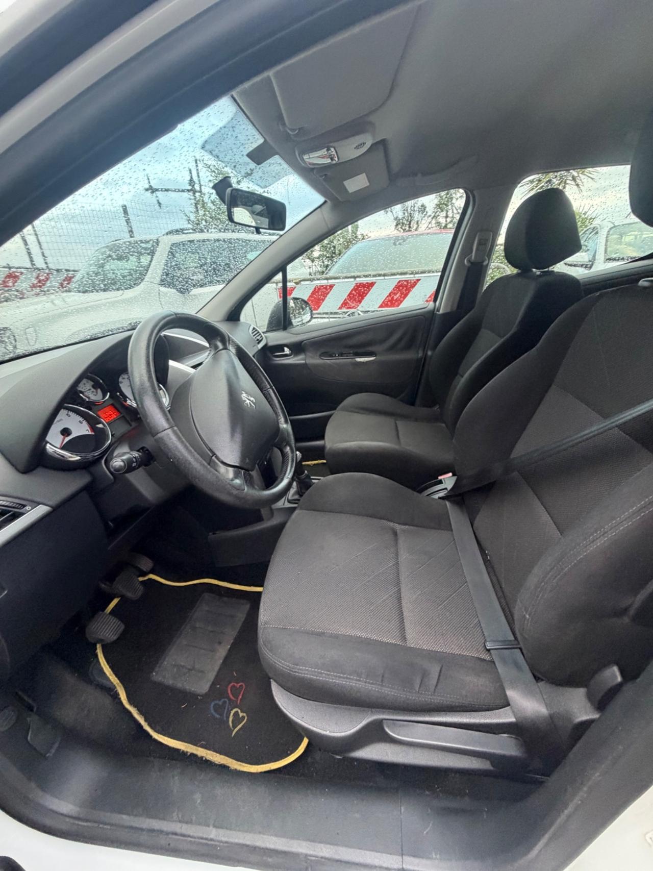 Peugeot 207 1.4 8V 75CV 5p. ONE Line