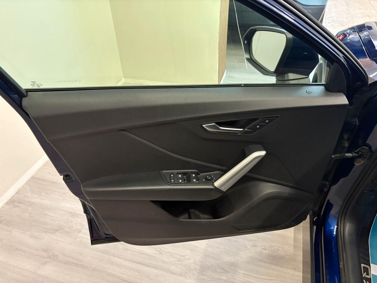 Audi Q2 30 TDI S tronic Identity Black