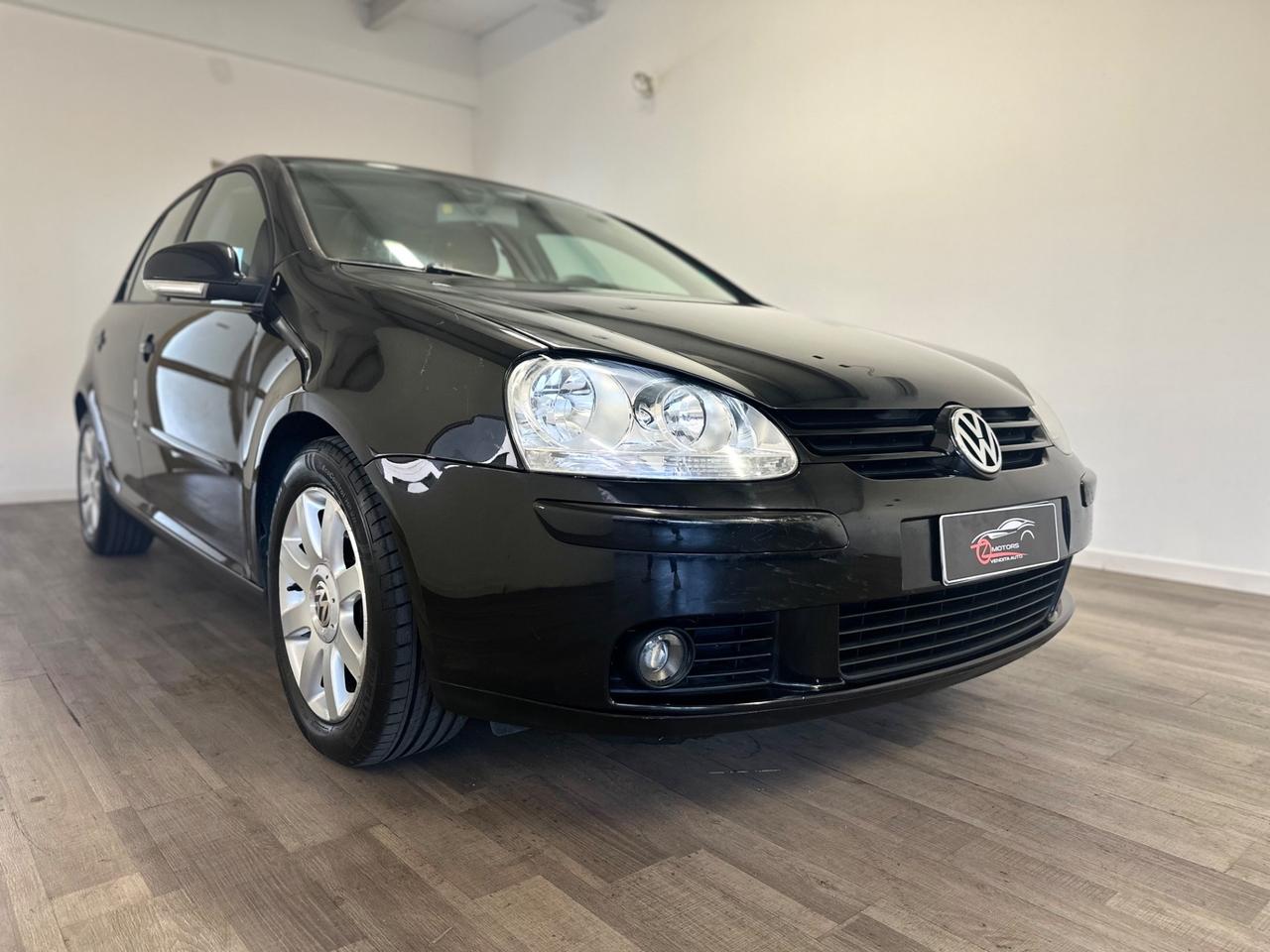 Volkswagen Golf 1.6 16V FSI 5p. Sportline NEOPATENTATI