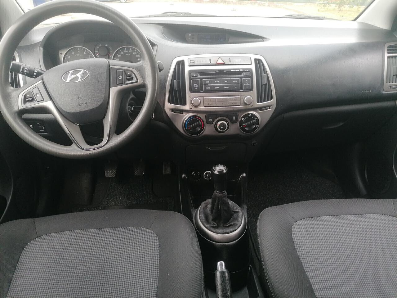 Hyundai i20-1.2 Benzina-LUCI LED*NEOPATENTATI*2013-