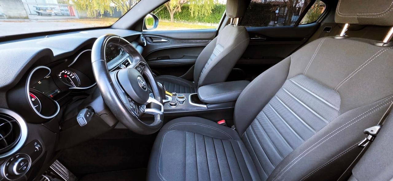 Alfa Romeo Stelvio 2.2 Turbo Diesel 160CV Super AT8 RWD