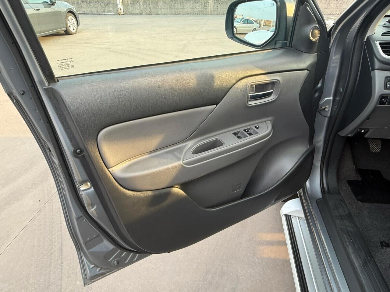 Mitsubishi L200 2.4 DI-D/154CV Club Cab Invite Plus