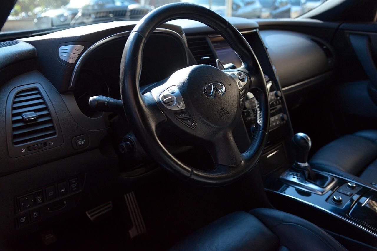 Infiniti QX70 3.0 diesel V6 AT S