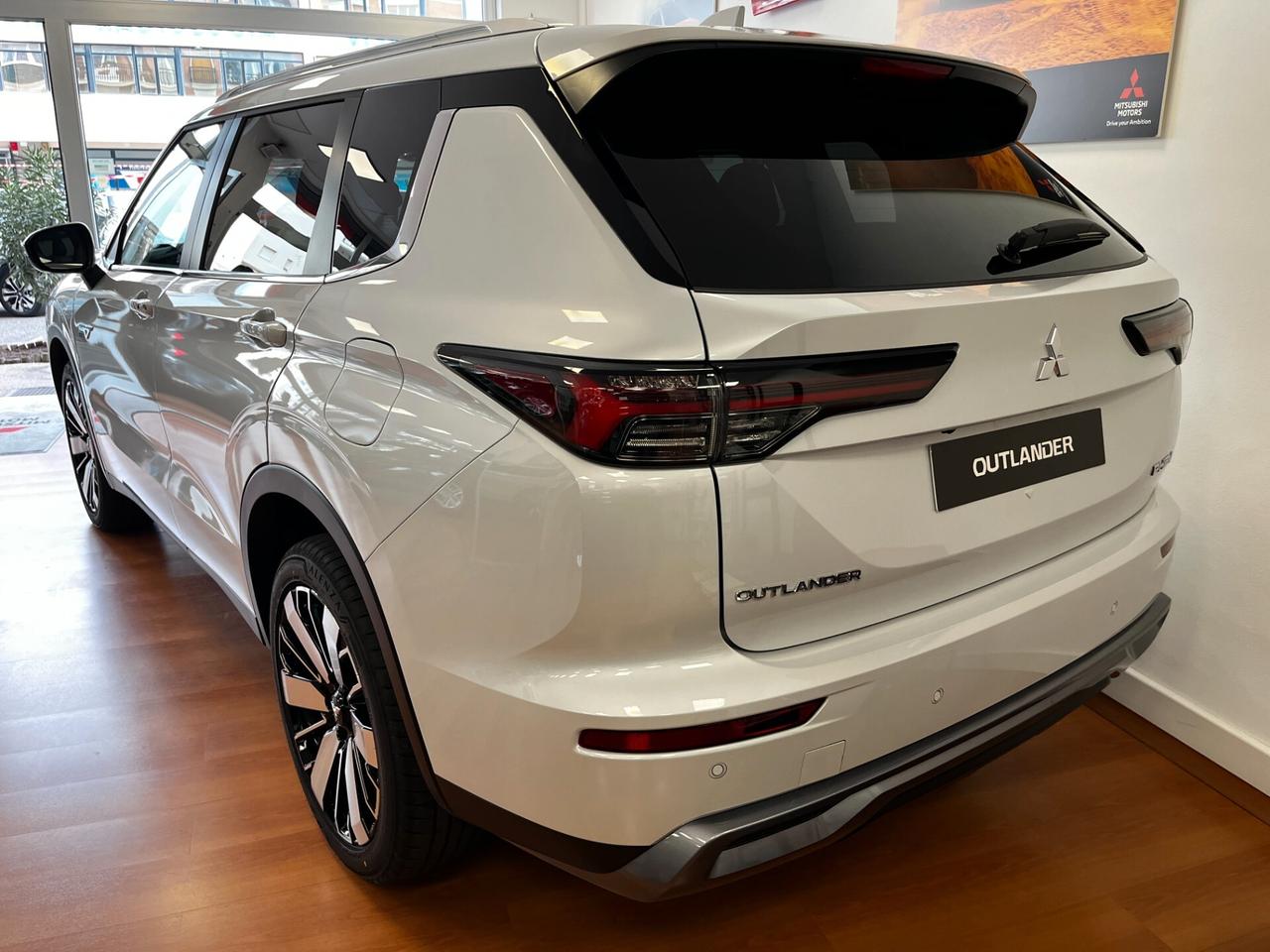 Mitsubishi Outlander 2.4 Phev Plug-in