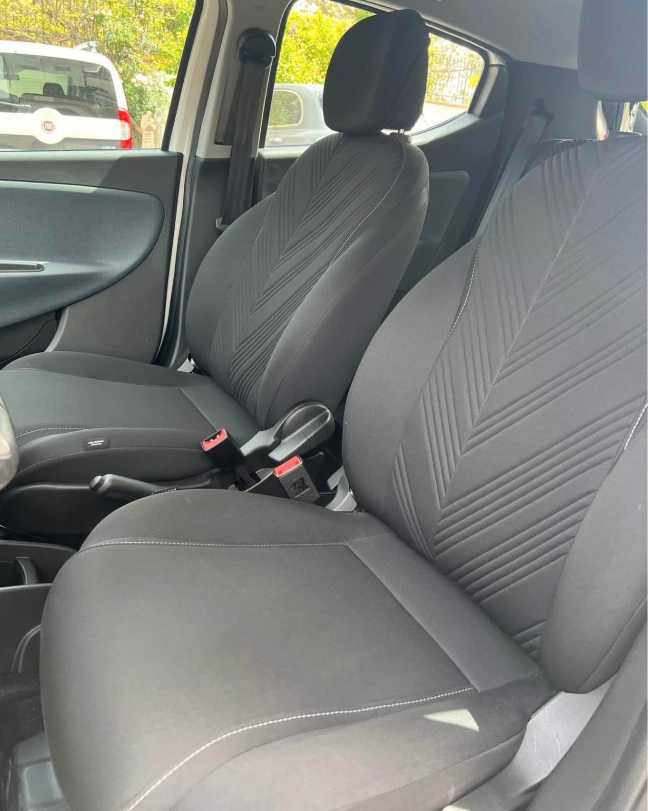 Lancia Ypsilon 1.0 FireFly 5 porte S&S Hybrid Ecochic Gold
