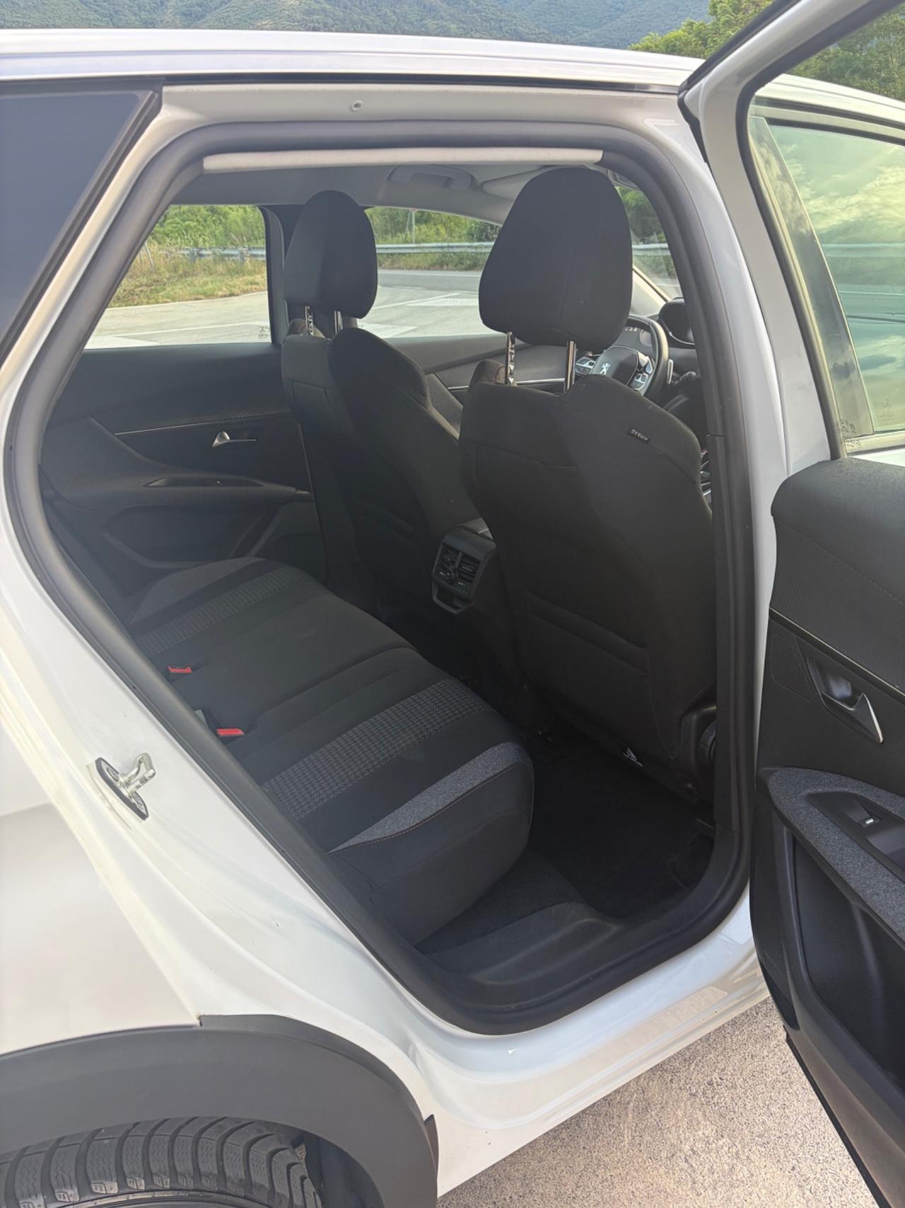 PEUGEOT 3008 BLUE HDI 2022